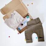 Box de naissance - un pantalon et un t-shirt évolutif