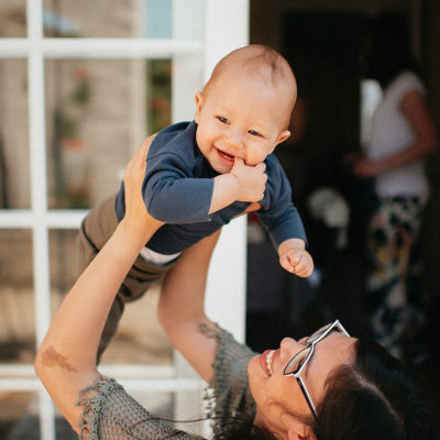 Bambin avec t-shirt bleu marine évolutif Pop'Kidz