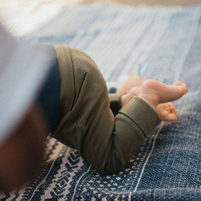 Jambes de bébé pantalon évolutif kaki Pop'Kidz